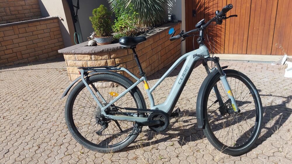 v&eacute;lo &agrave; assistance &eacute;lectrique CUBE Vlos