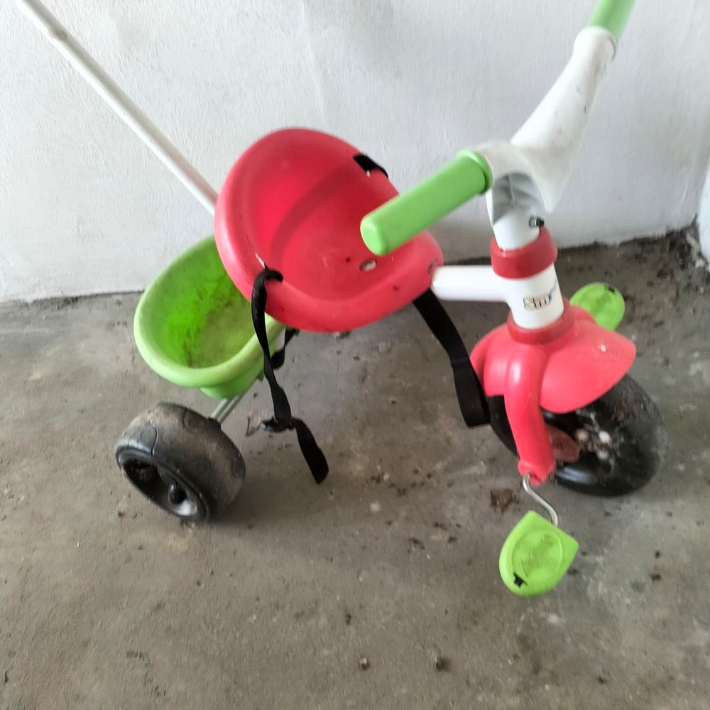 V&eacute;lo trotteur 3 roues Smoby tr&egrave;s bon &eacute;tat Vélos