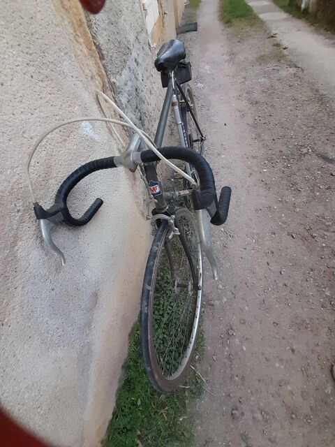 Vlo  hirondelle des annes 1970 350 Marcigny (71)