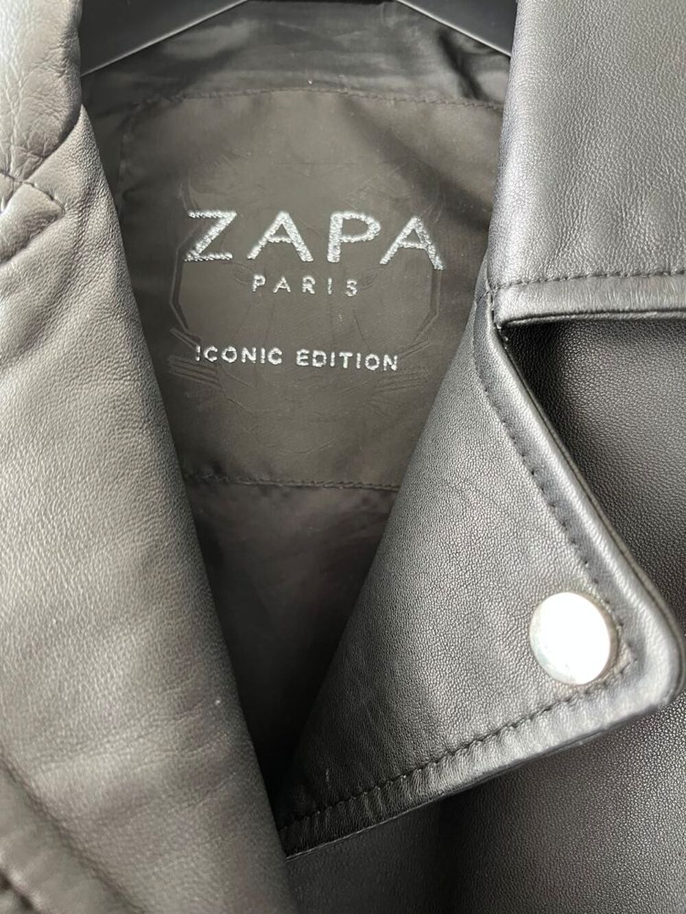 Veste cuir Zapa ( iconic &eacute;dition ). Brod&eacute;e. Taille 36 Vtements