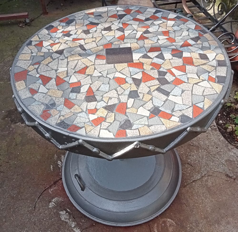 Table mosa&iuml;que en B&eacute;ton et acier Jardin