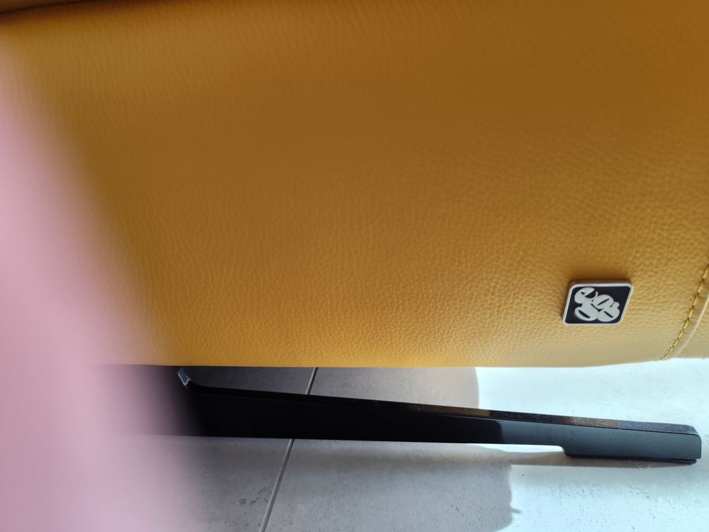 Canap&eacute; cuir jaune grain&eacute; 2 places Meubles
