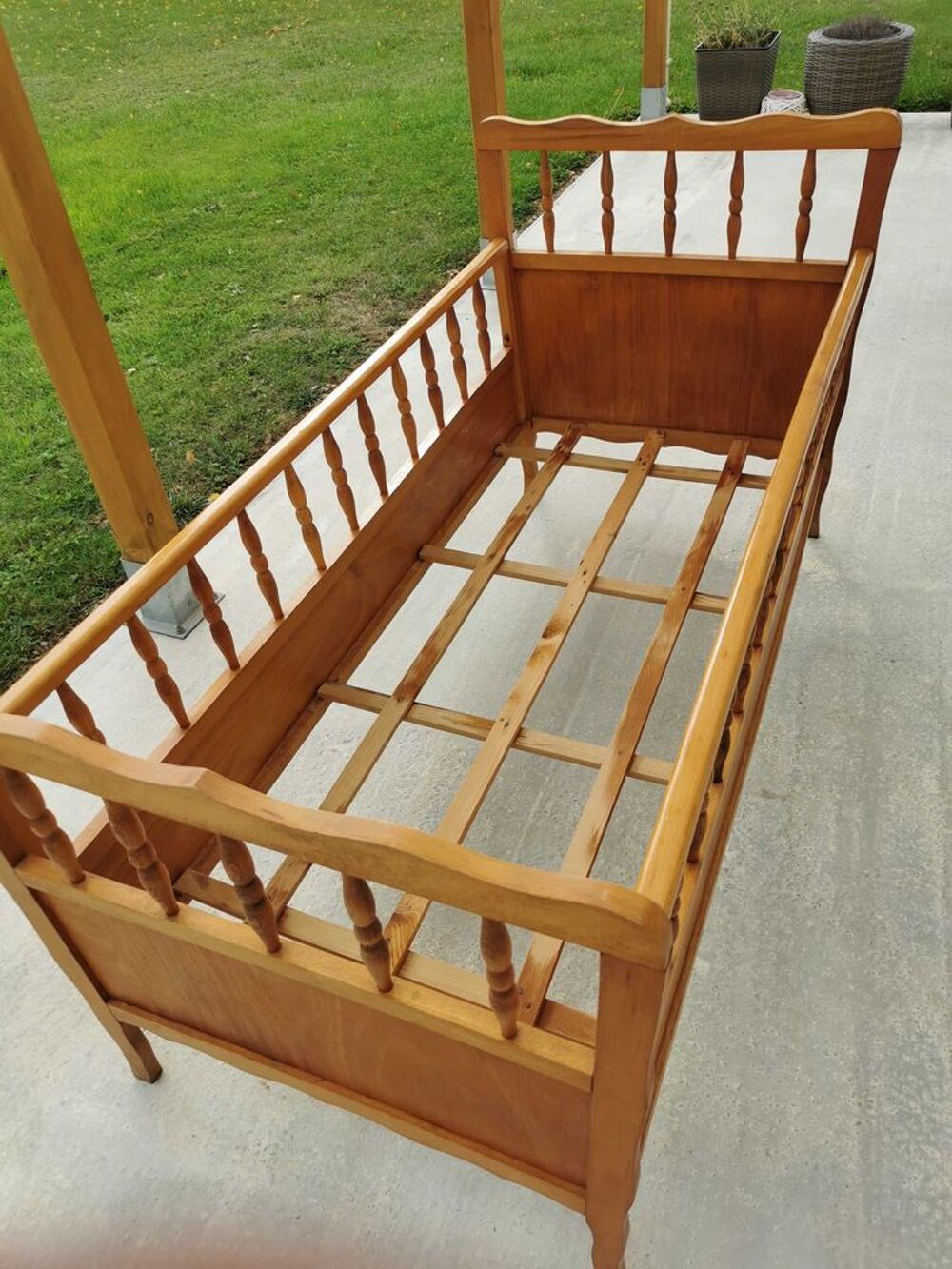Joli lit b&eacute;b&eacute; sapin 60X140 Mobilier enfants