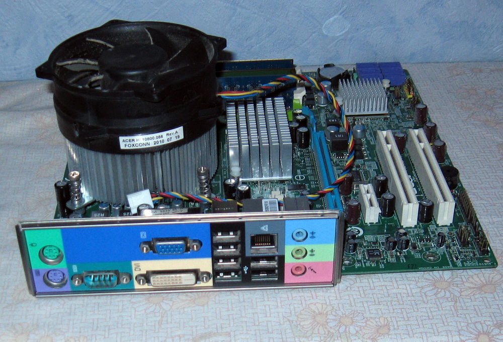 carte mere ACER complete elle fonctionne. Matériel informatique