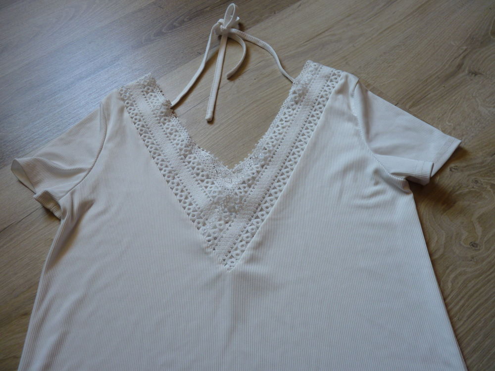 T-shirt blanc manches courtes femme 36 col V TBE shein Vêtements