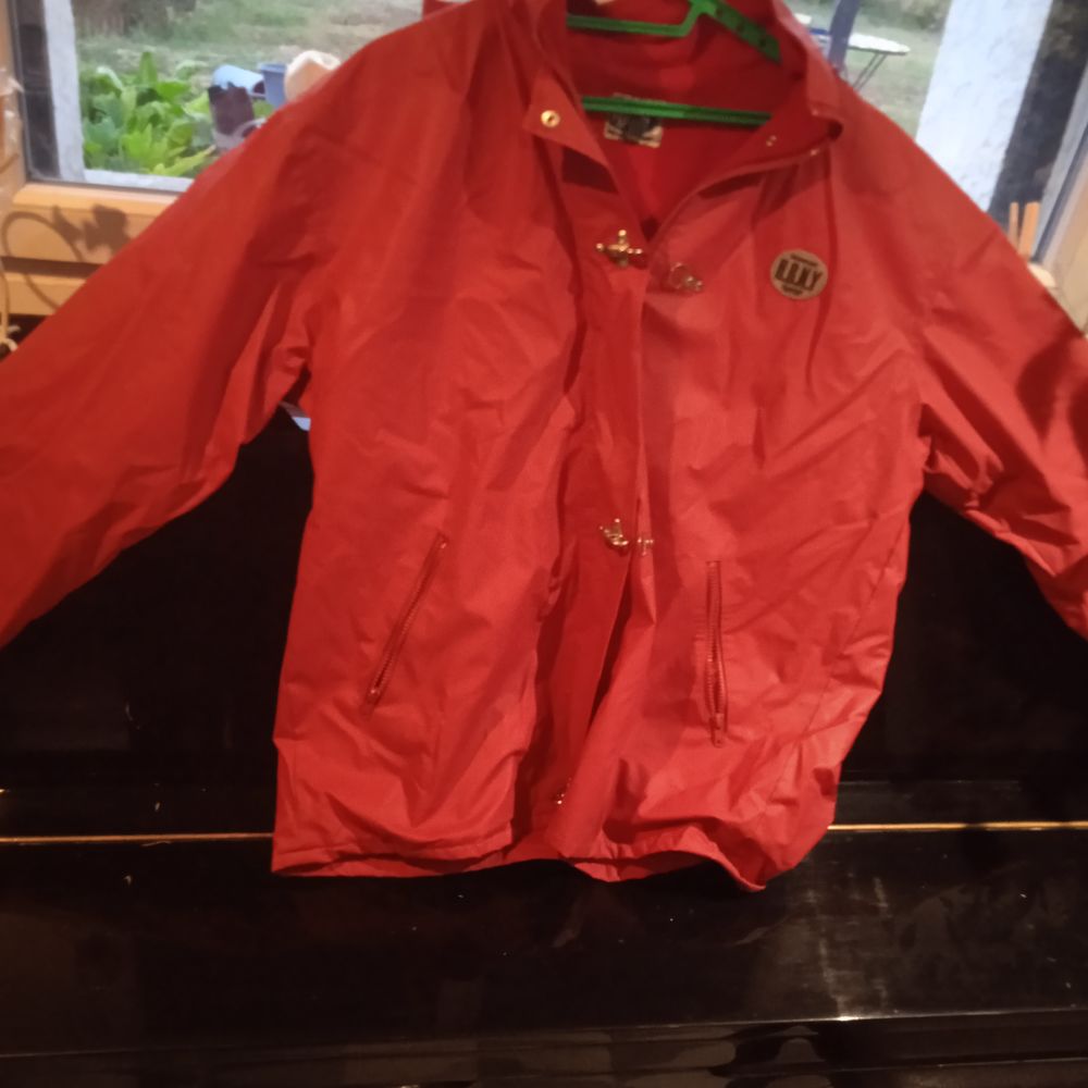 Impermeable coupe vent rouge doublure capuche T 46/48 marque Vêtements