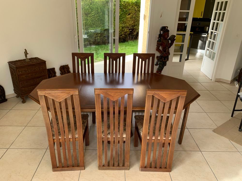 Table salle &agrave; manger DELORME bois massif noyer + 6 chaises s Meubles