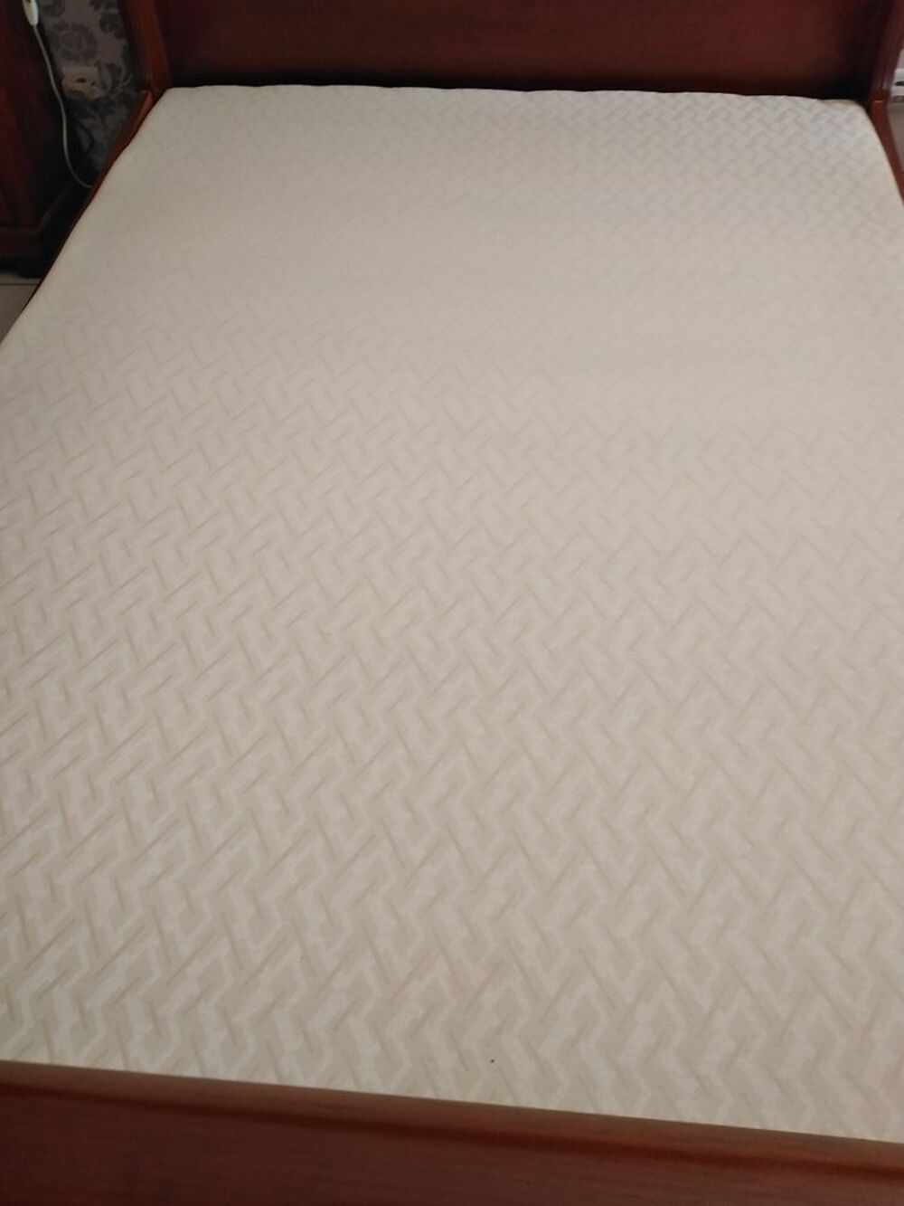 Lit deux personnes en ch&ecirc;ne Meubles