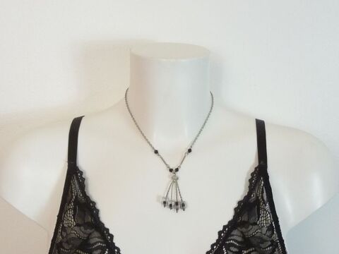 Collier en Métal Argenté avec ses 4  brindilles - Neuf 15 Paris 15 (75)