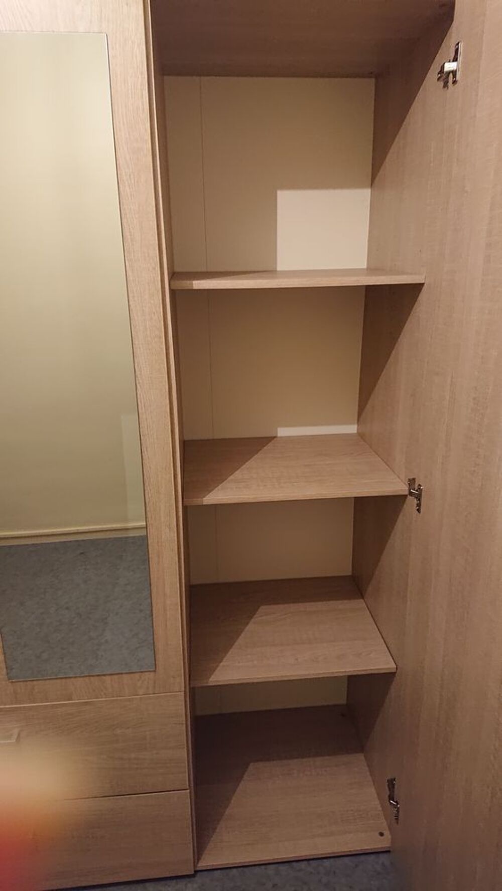 Armoire 3 portes 2 tiroirs 189euro au lieu de 290euro (But) Meubles