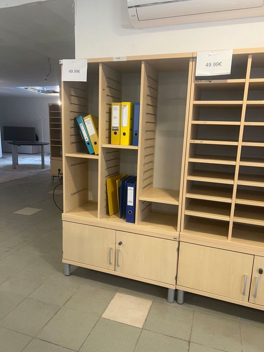 Armoire en bois avec &eacute;tag&egrave;re r&eacute;glable Meubles