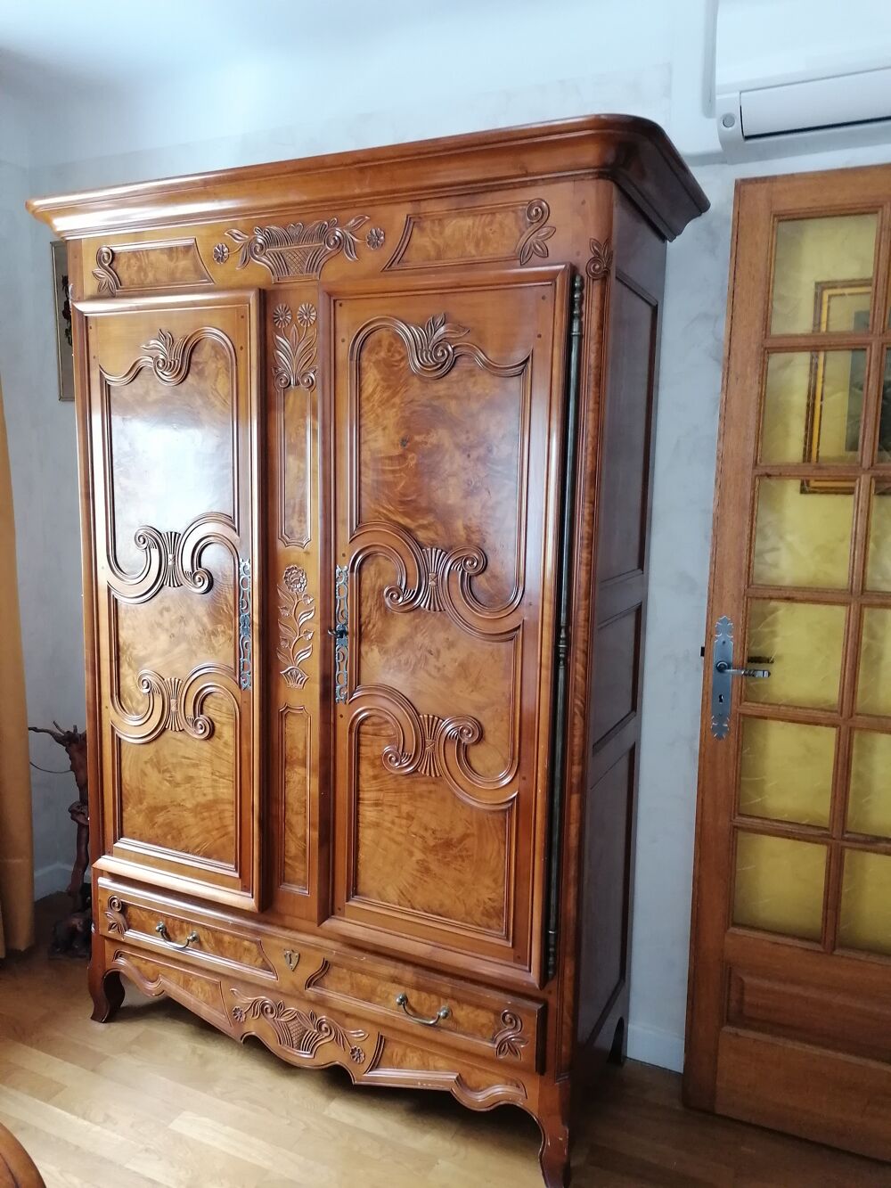 Belle armoire bressane contemporaine Meubles