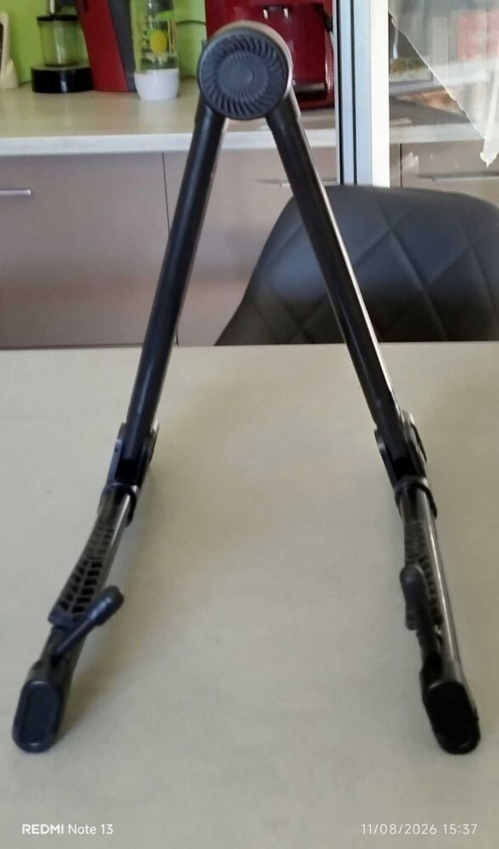 2 supports pour guitare &eacute;lectrique Instruments de musique