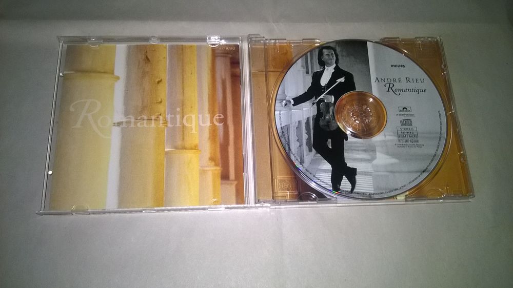 CD Andr&eacute; Rieu
Romantic moments
1988
Excellent etat
Love CD et vinyles