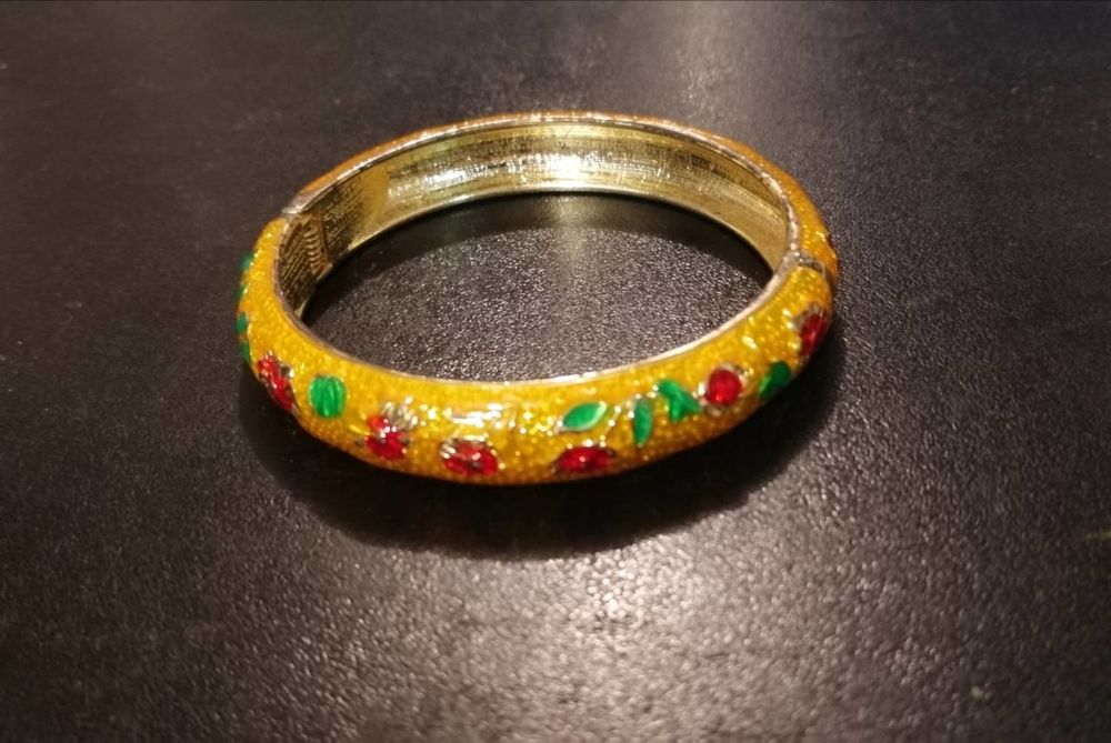 Bracelet &agrave; fleur en &eacute;mail pour femme Bijoux et montres