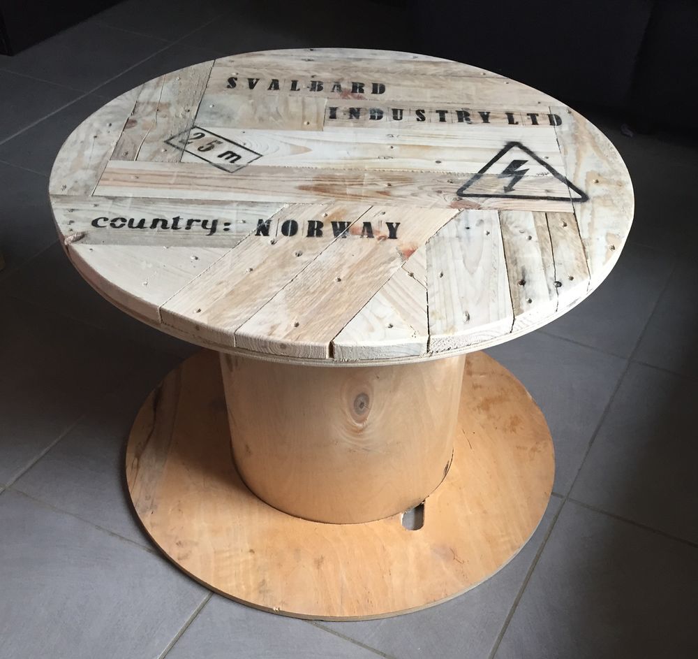 Table basse bois, ancienne bobine/touret. D&eacute;co int&eacute;rieure.
Meubles