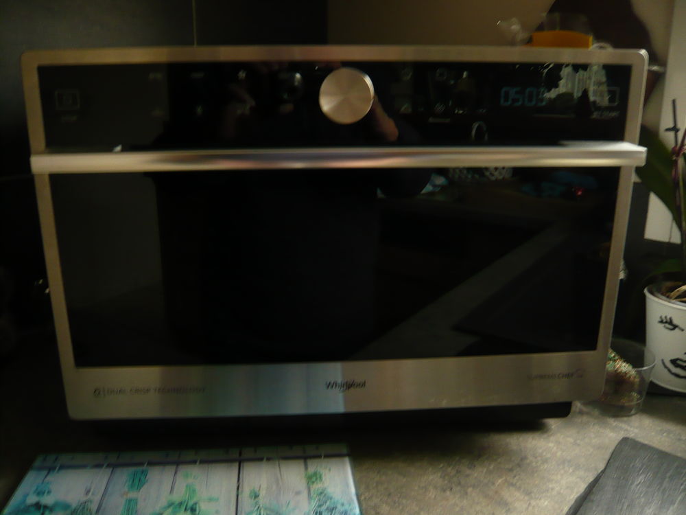 four multifonctions y compris micro ondes Electroménager