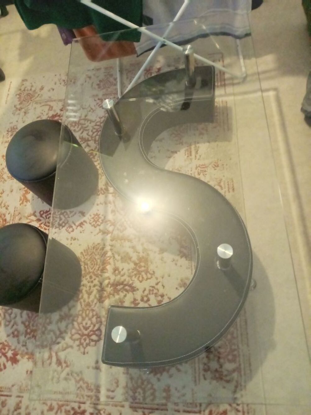Table basse en verre avec ses deux poufs inclus Meubles
