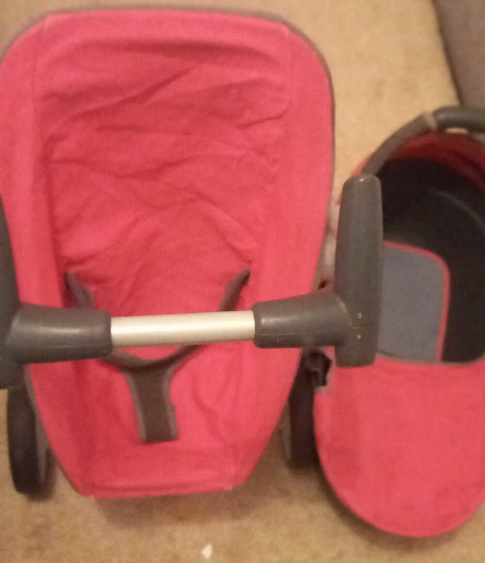 vendre Deux poussette pour poup&eacute;e. tr&egrave;s bonne &eacute;tat Jeux / jouets