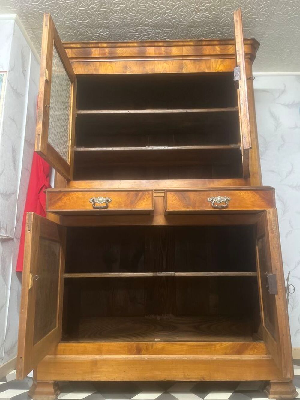 Armoire / vaisselier ancien en bois massif style vintage avec vitrine Meubles