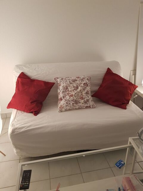 tr�s beau canap� blanc bon �tat il se d�plie pour faire un lit 40 Montpellier (34)