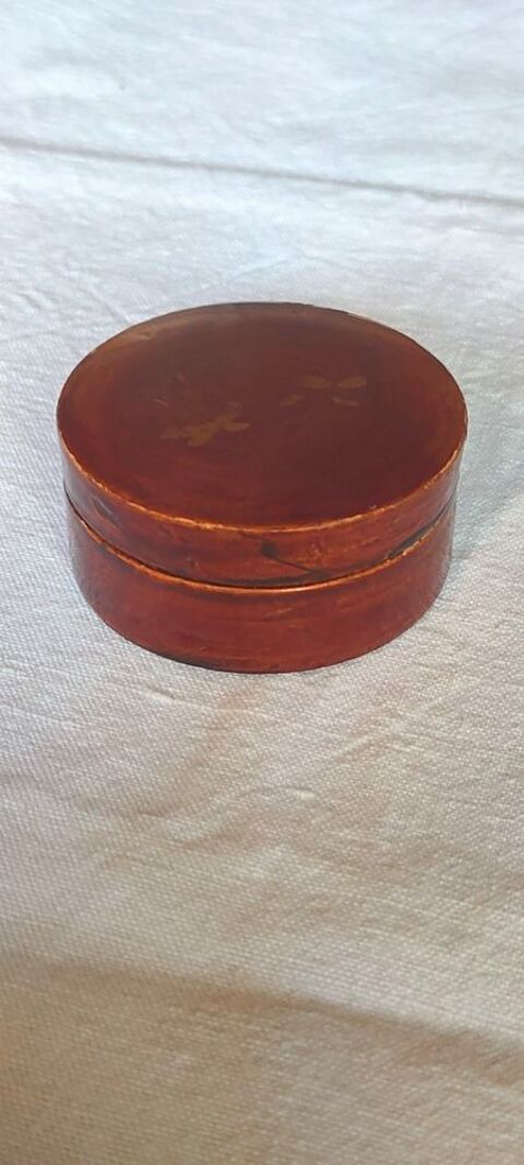 Ancienne boite pilule diamètre 4,5cm 3 Avermes (03)