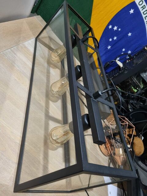 Plafonnier / suspension industrielle noir m�tal et verre �  3 ampoules Mons-en-Bar�ul (59)