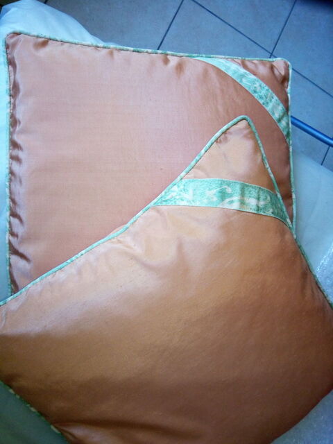lot de 2 coussins en soie Heytens tr�s bon �tat 36 Meyzieu (69)