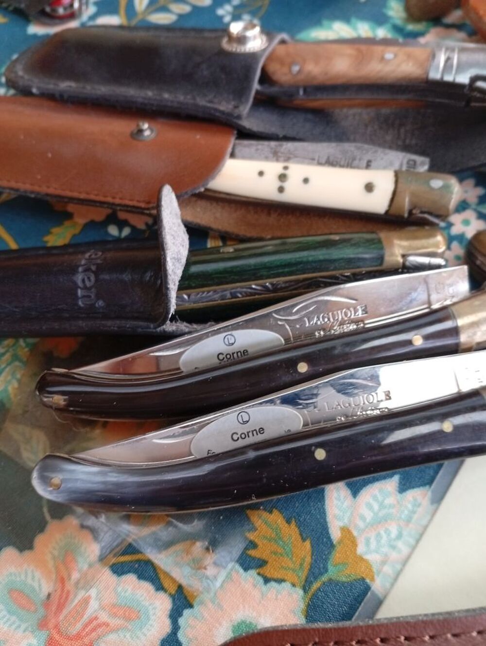 Plusieurs couteaux laguiole antiquit&eacute;s et neuf 