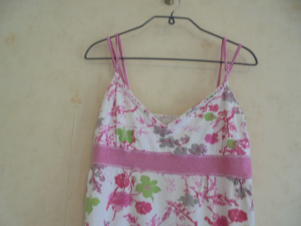 Chemise de nuit fleurie (93) Vêtements
