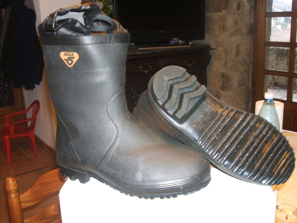 BOTTES NEUVES G.F DE MARQUE AIGLE TAILLE 45.
Chaussures