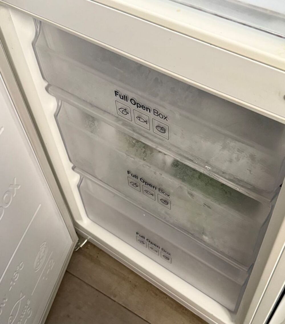 R&eacute;frig&eacute;rateur combin&eacute; Samsung blanc/cong&eacute;lateur en bas
Electroménager