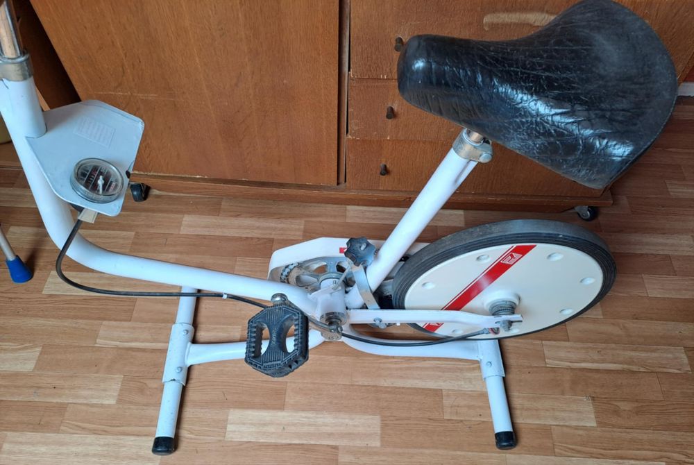V&eacute;lo d'appartement ancien Sports