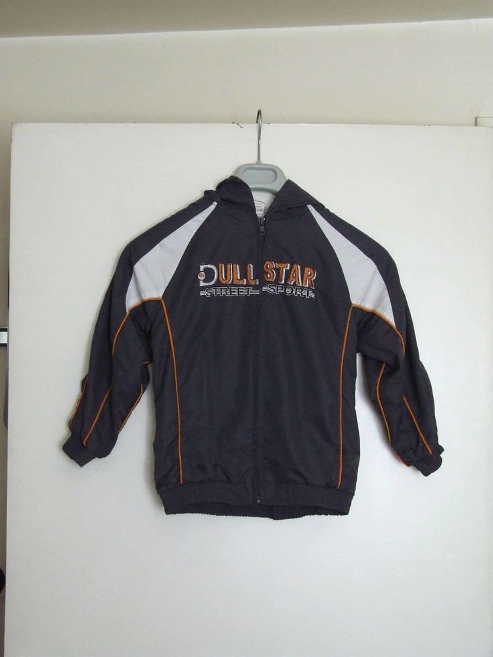 Veste de surv&ecirc;tement &agrave; capuche, Gris, 8&nbsp;ans, TBE Vêtements enfants