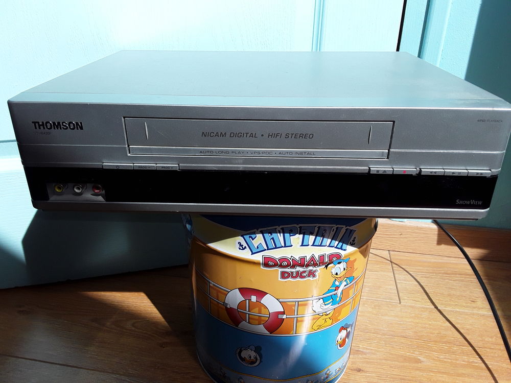 Magn&eacute;toscope Thomson Vth 6420 F, livr&eacute; avec sa t&eacute;l&eacute;commande Audio et hifi