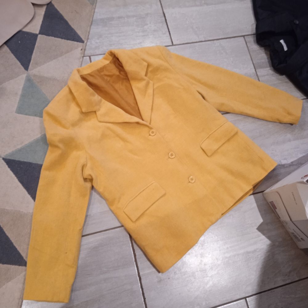 Veste tailleur moutarde taille 44, 45 % polyester, 20 % lain Vêtements