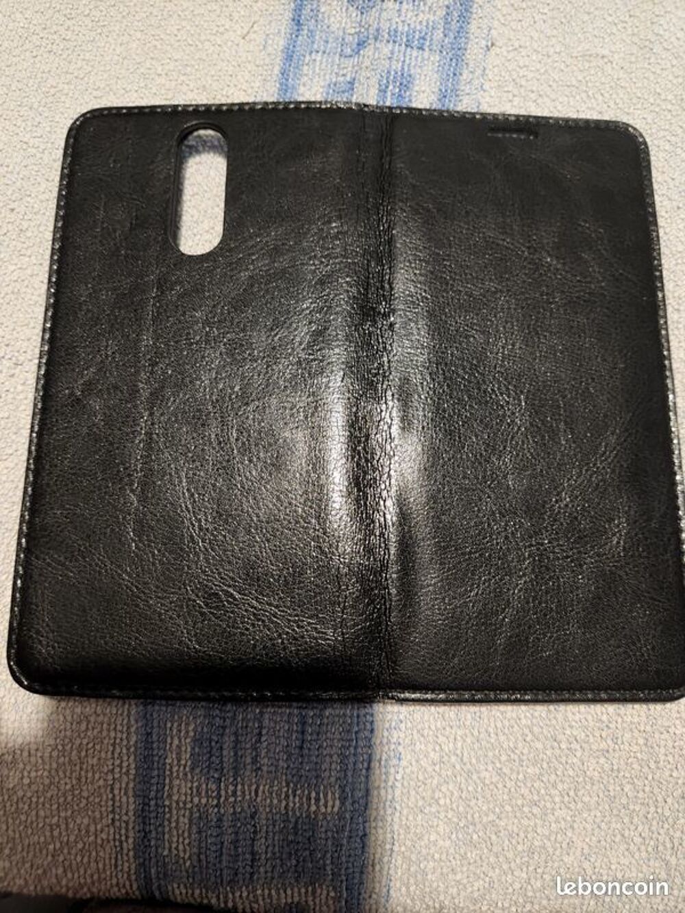 Coque / housse XIAOMI mi 9T NEUF avec 3 portes cartes Téléphones et tablettes