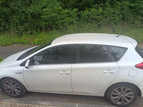 Toyota auris Hybride 136h Business