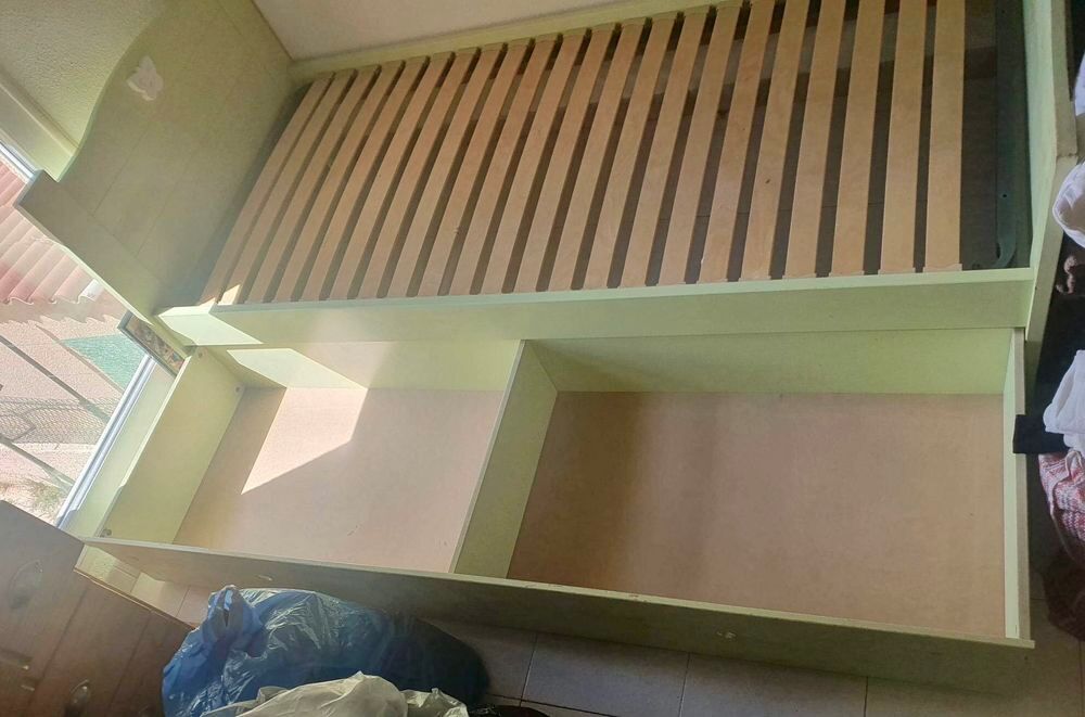 Lit enfant avec 2 tiroirs, 90x190, vendu avec sommier &agrave; lattes, en bois. Meubles