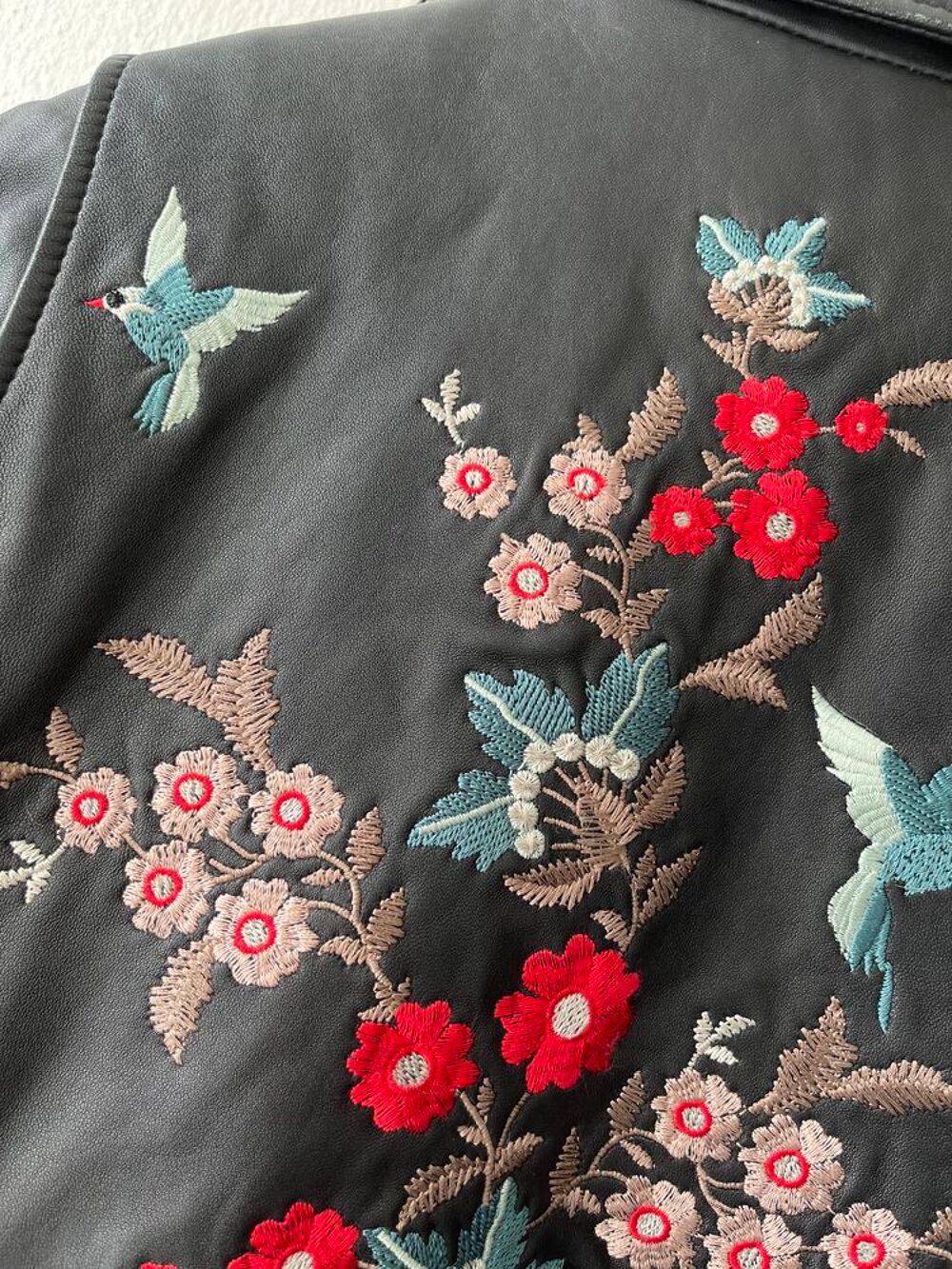 Veste cuir Zapa ( iconic &eacute;dition ). Brod&eacute;e. Taille 36 Vtements
