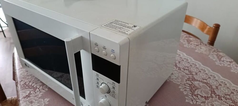 FOUR COMBINE Micro-Ondes / Grill / Convection Electroménager