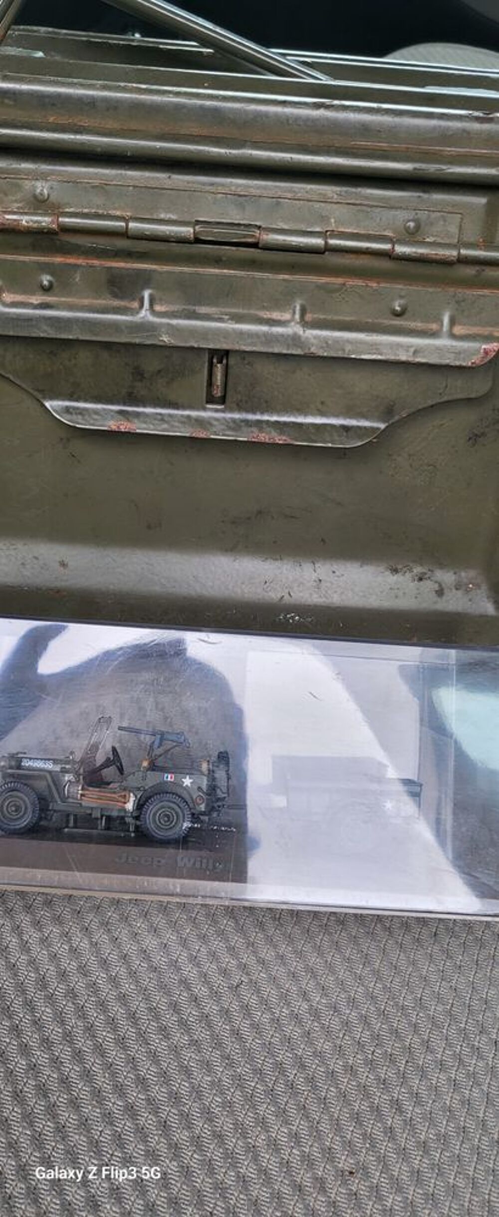 CAISSE MILITAIRE US
MINIATURE JEEP + REMORQUE OFFERTE 
