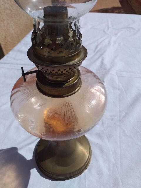 LAMPE  PETROLE EN VERRE 70 Pia (66)