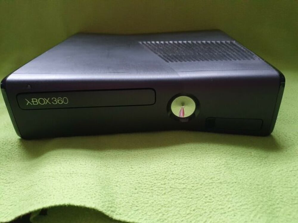 Xbox 360 slim 250gb + 13 jeux Consoles et jeux vidos