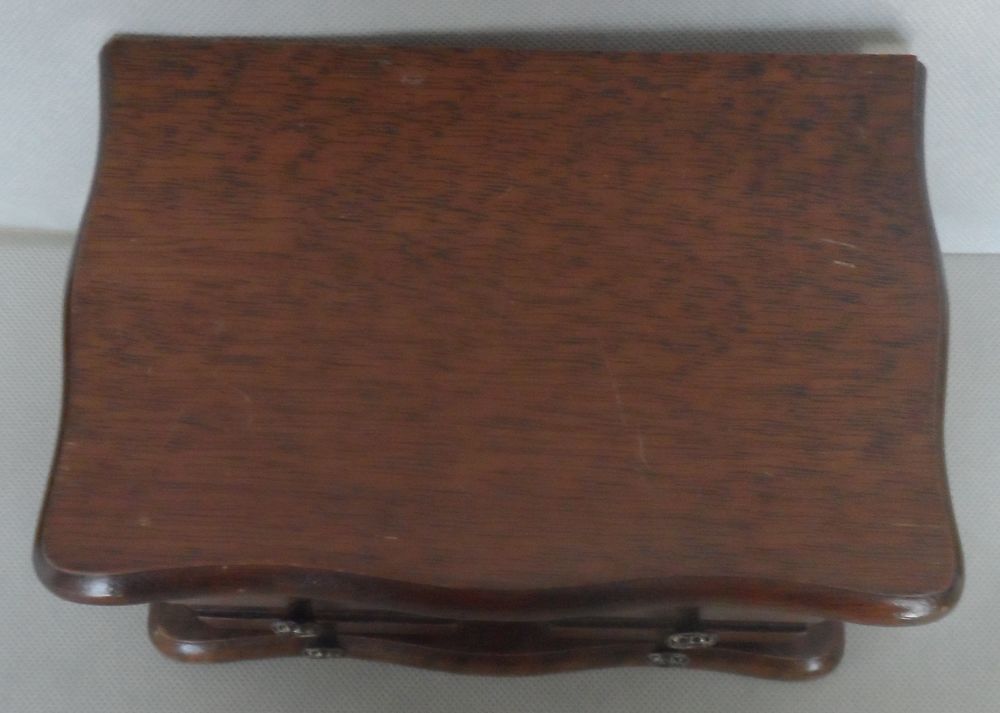 Tr&egrave;s joli petit coffret en bois vintage
18,50 x 12,50 x 10cm Décoration