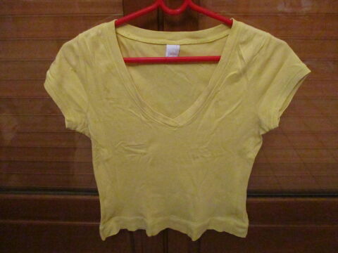3 polos différents jaune - rose et bleu en bon état 36/38 0 Mérignies (59)