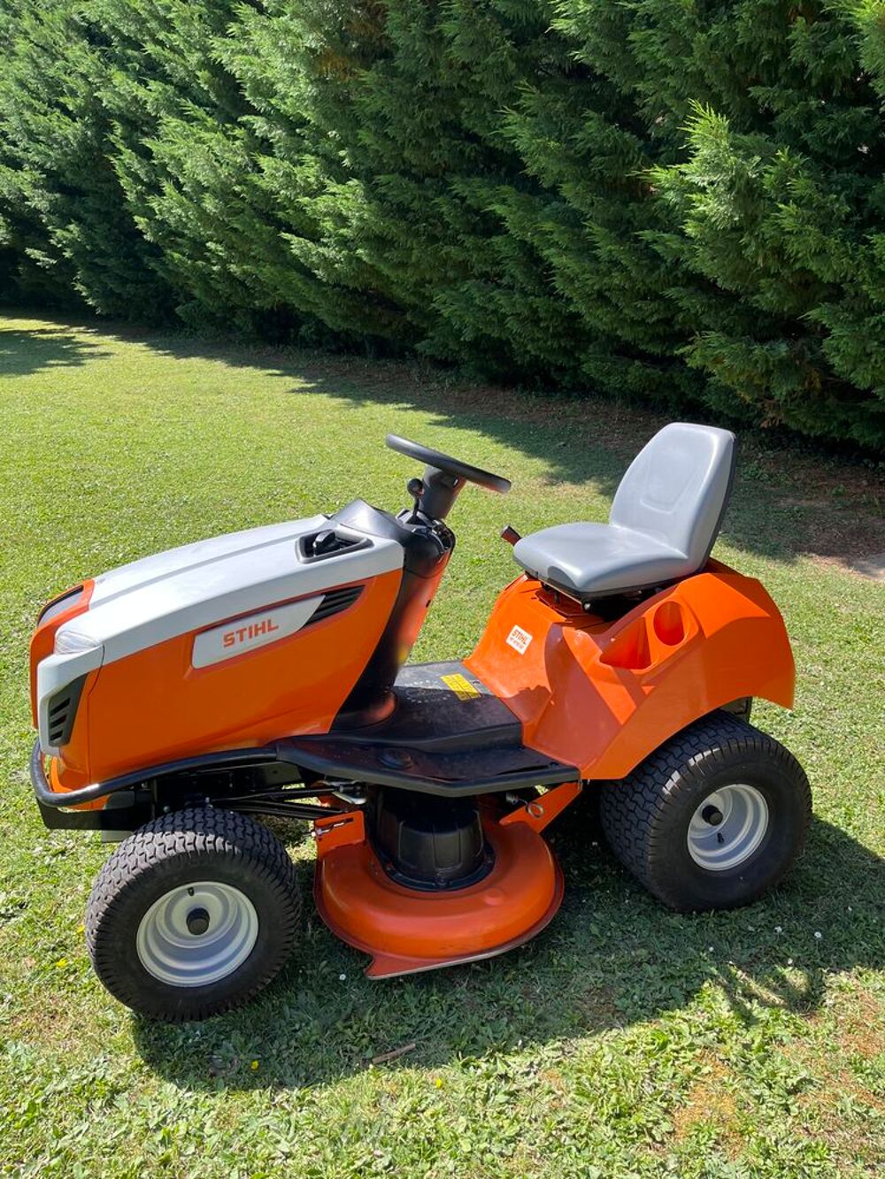 Tondeuse autoport&eacute;e Stihl (2021) Jardin