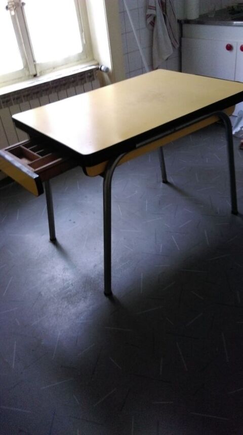 table   Bureau   bar 20 Le Chambon-Feugerolles (42)