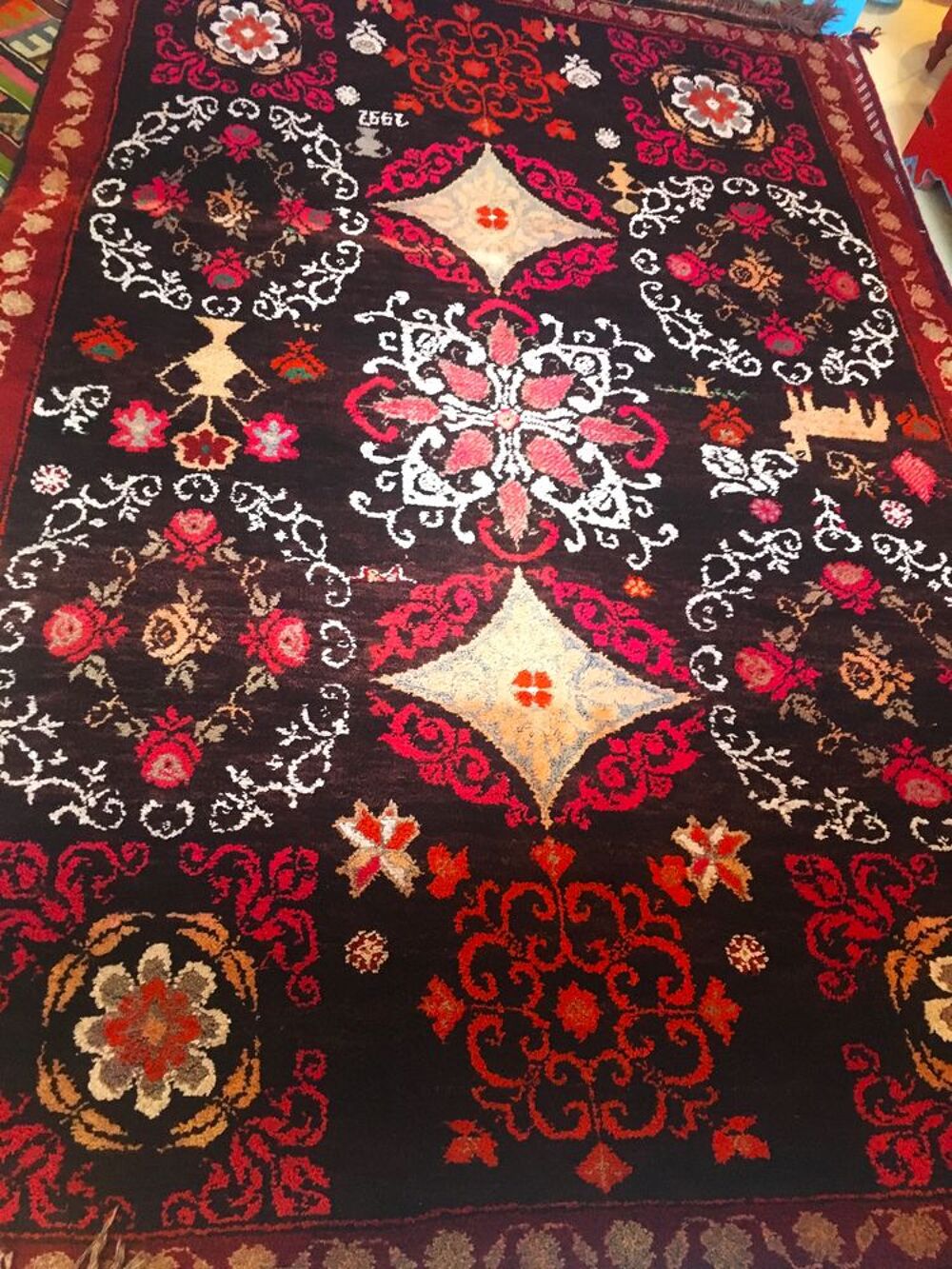 Tapis berb&egrave;re ancien, en laine. Décoration