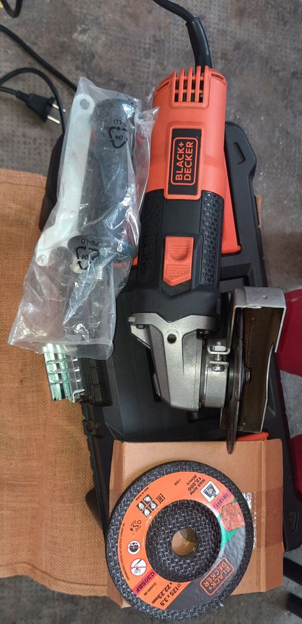 Une meuleuse de 900w Bricolage